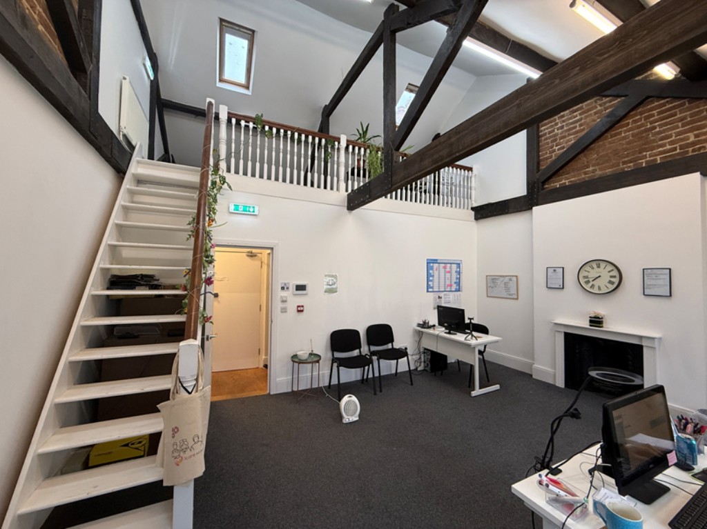 Lot: 72 - FREEHOLD COMMERCIAL & RESIDENTIAL BLOCK - Double height office space